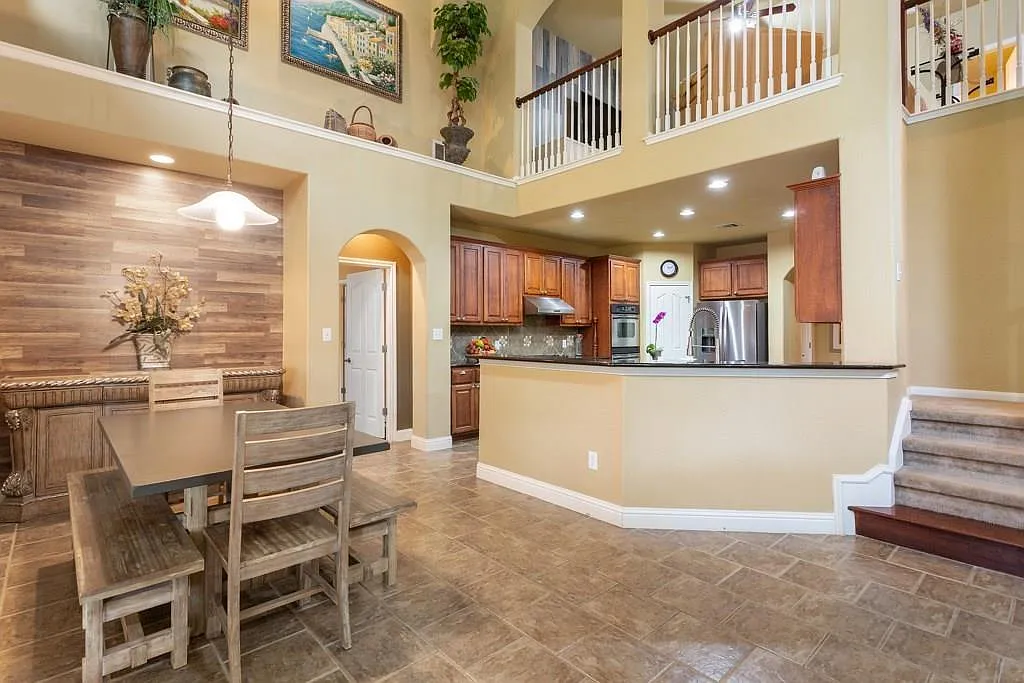 4 bed, 4183 sqft, $3,350 — Photo 4