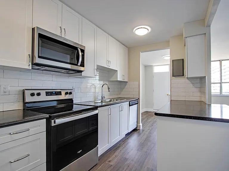 2801 Jane St — Photo 4