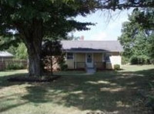 201 Cape Hickory Rd, Hickory, NC 28601