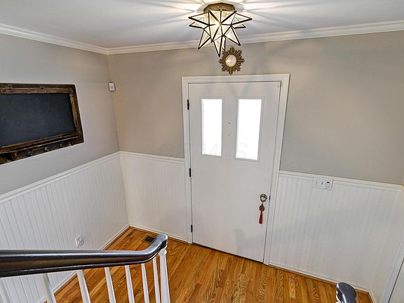 3rd image of 561 Lambourne Ave