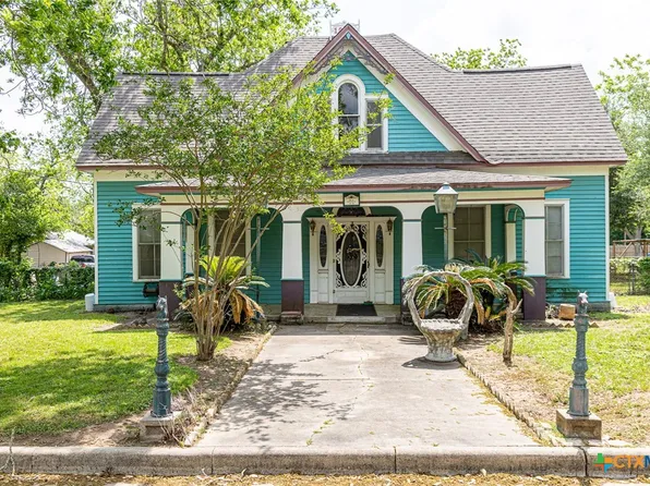 204 N Avenue F, Shiner, TX 77984