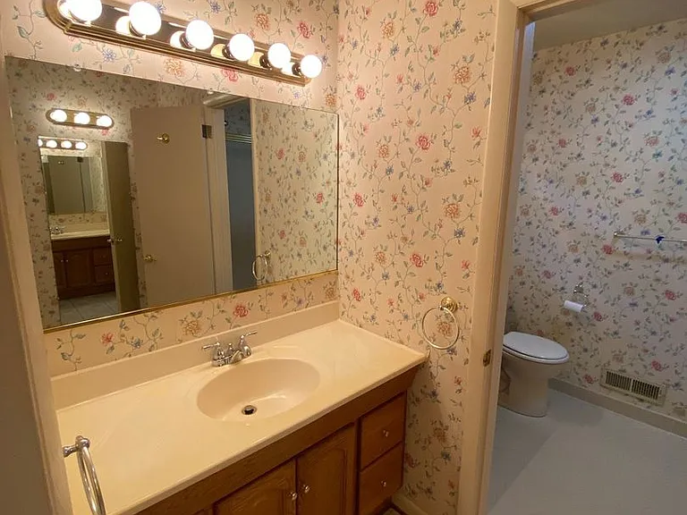 2648 S Kings Rd — Photo 12