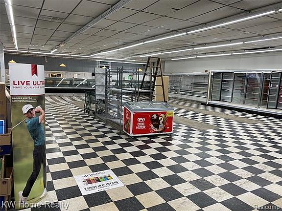 2nd image of 3807 Fort St