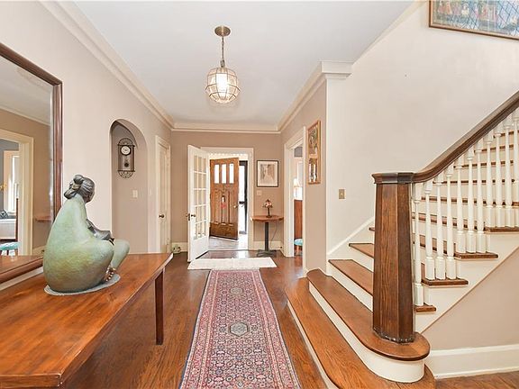 4th image of 2762 Fairmount Blvd