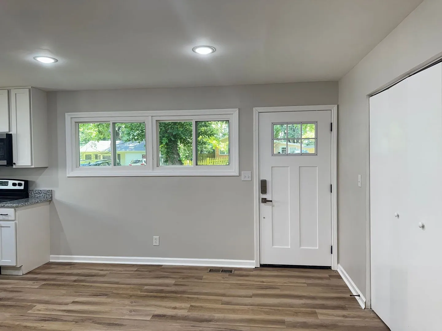 Great Home Conveniently Located! 3 Bed 1 Bath Completely Remodeled! Large Fenced Yard! — Photo 3