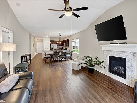 5th image of 258 Silver Spring Cir