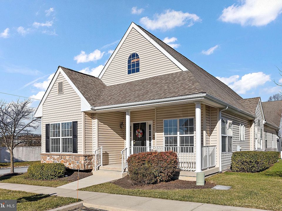 1st image of 408 Lantern Ln