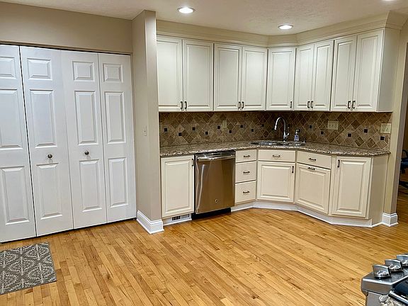 4th image of 1401 Yorktowne Dr