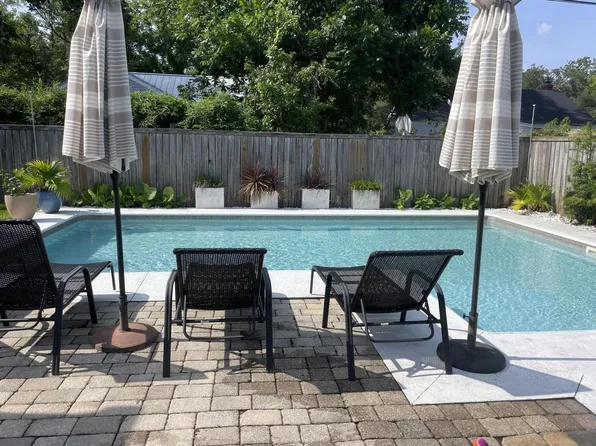 2166 Saint James Dr, Charleston, SC 29412
