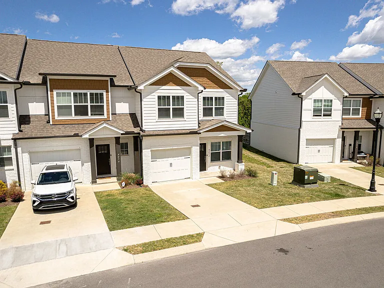 Highland at Hickory Hills Townhomes — Photo 39