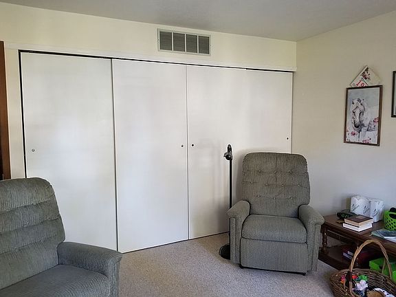 4th image of 1838 W Parkway Dr