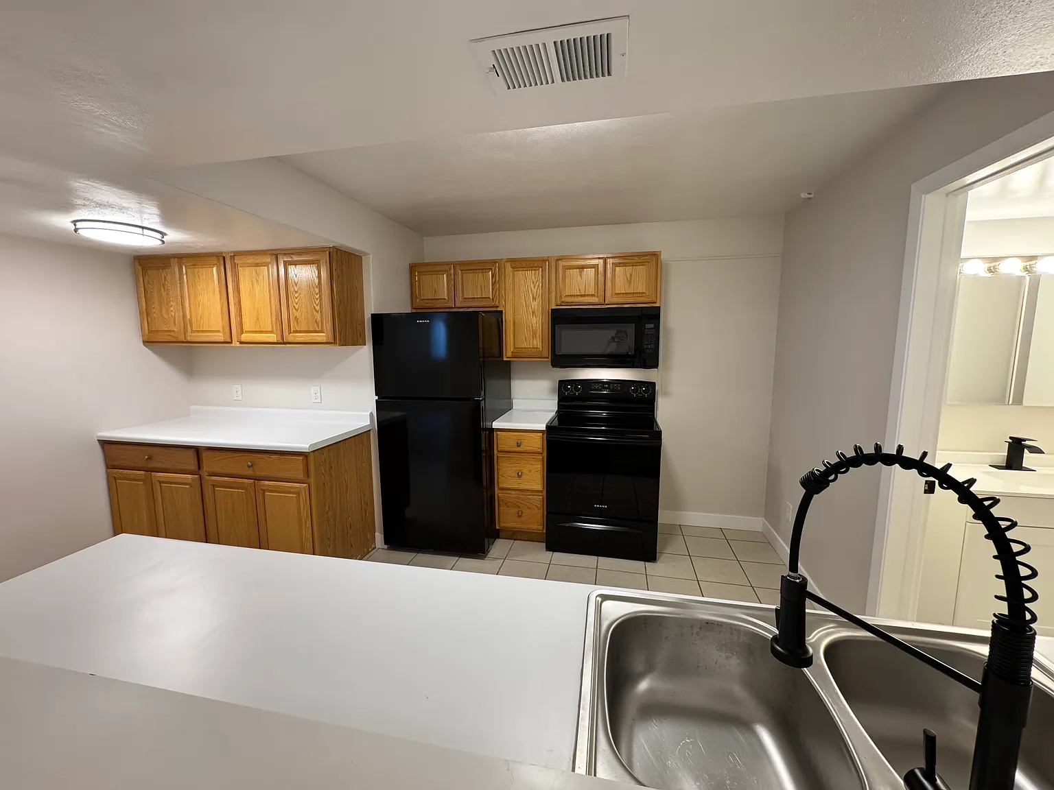 Studio, 650 sqft, $975 — Photo 4