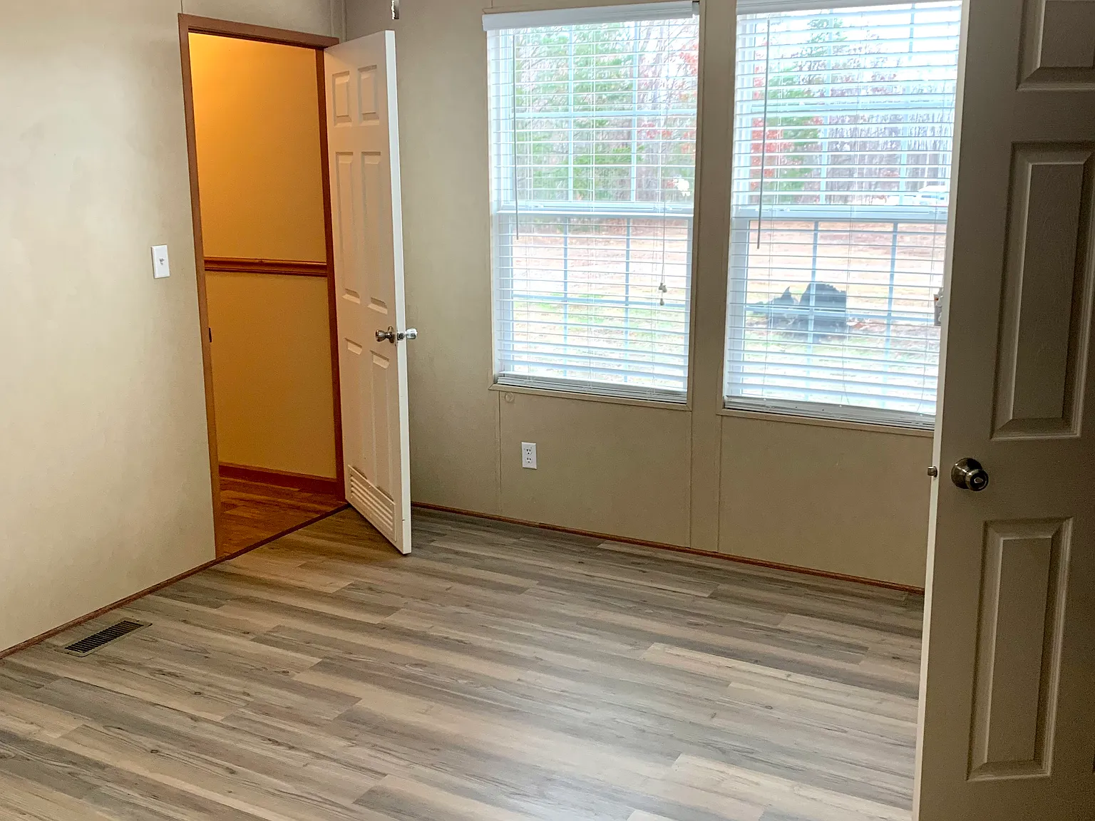 3 bed, 1216 sqft, $1,300 — Photo 4