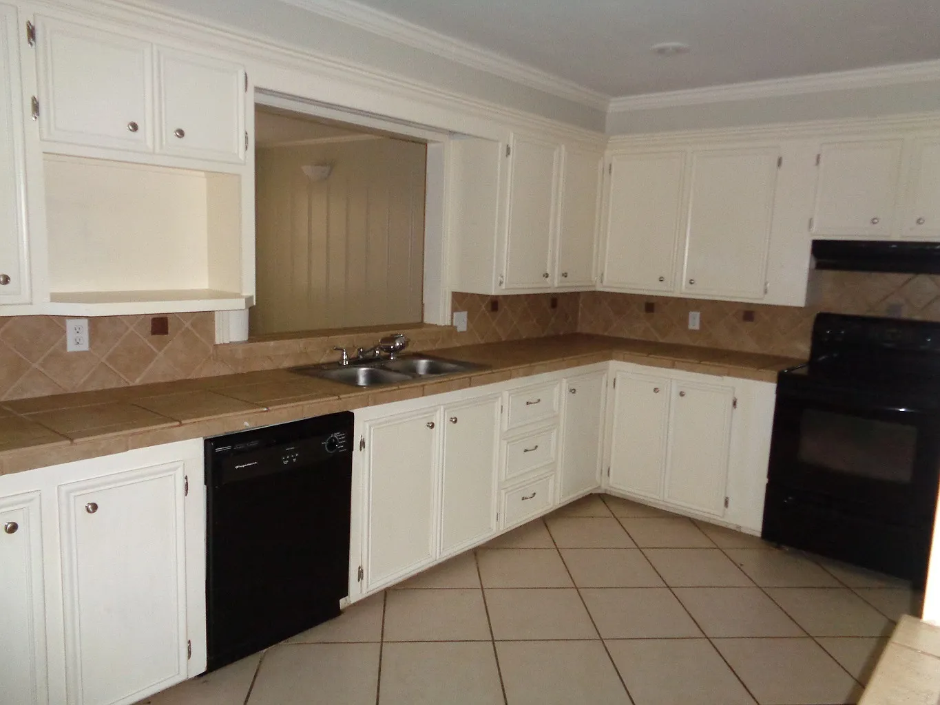 Super Spacious Home — Photo 4