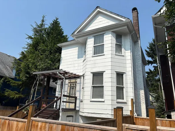 135 W 12th Ave, Vancouver, BC V5Y 1T6