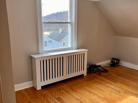 2nd image of 30 Hobby St Floor 3