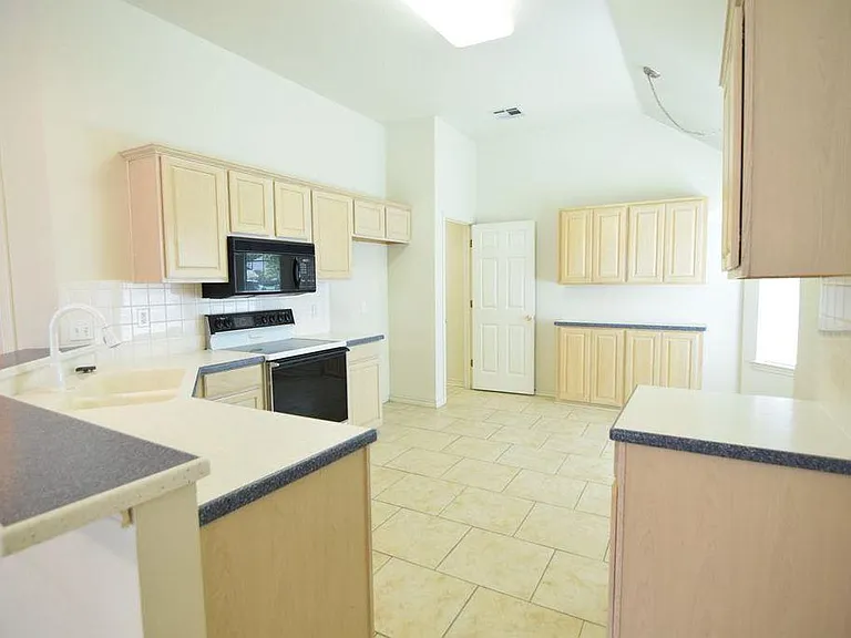 515 Kinney Dr — Photo 9
