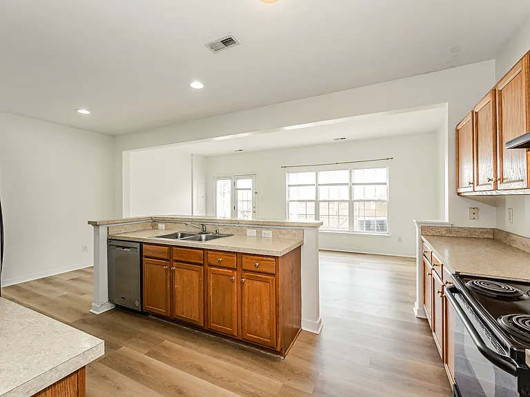 1429 New Haven Ct — Photo 10