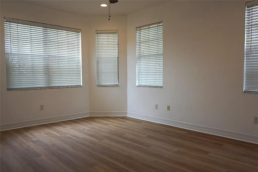 3 bed, 2.5 bath, 2200 sqft, $3,800 — Photo 4