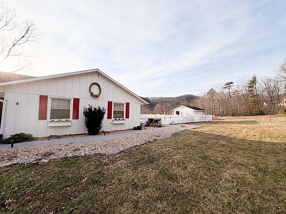 3rd image of 306 Woodbrook Dr