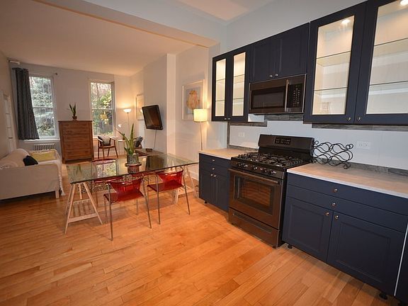 4th image of 320 E 77th St #2RF