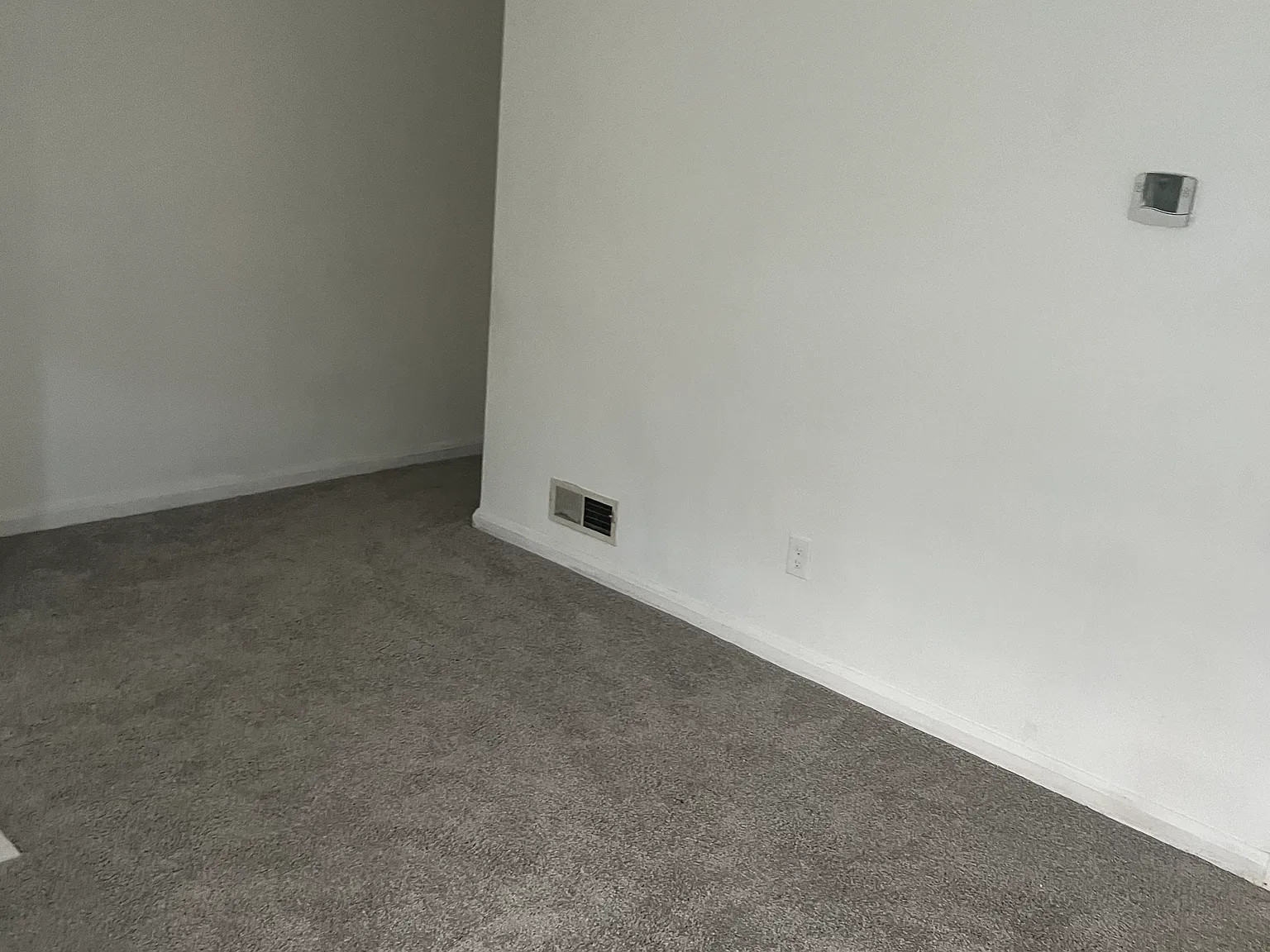 3 bed, 1.5 bath, 1144 sqft, $2,100 — Photo 4
