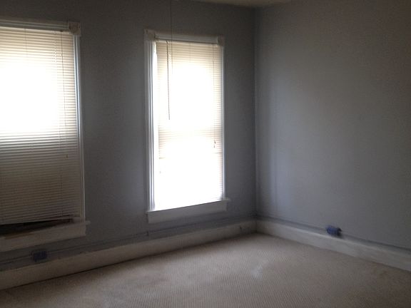 5th image of 735 W Washington St