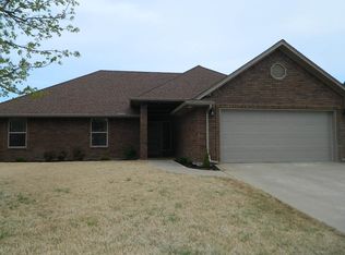 410 SE Lancelot Ln, Lawton, OK 73501