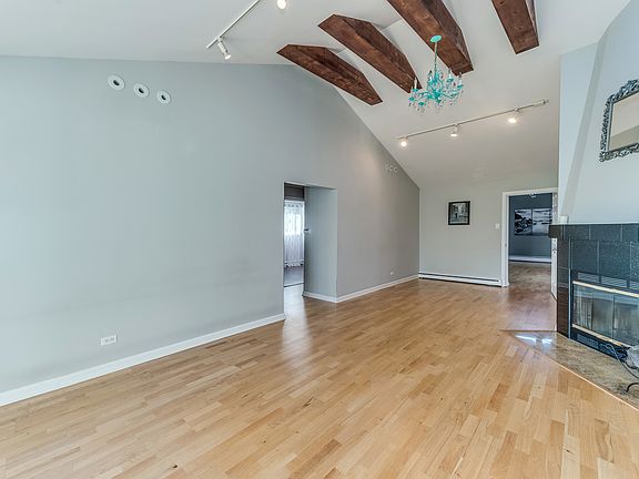 4th image of 1099 W Villa Dr