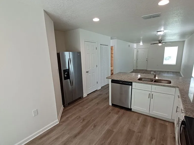 614 Hannah St — Photo 6