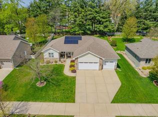 4374 Memorial Cir, Windsor, WI 53598