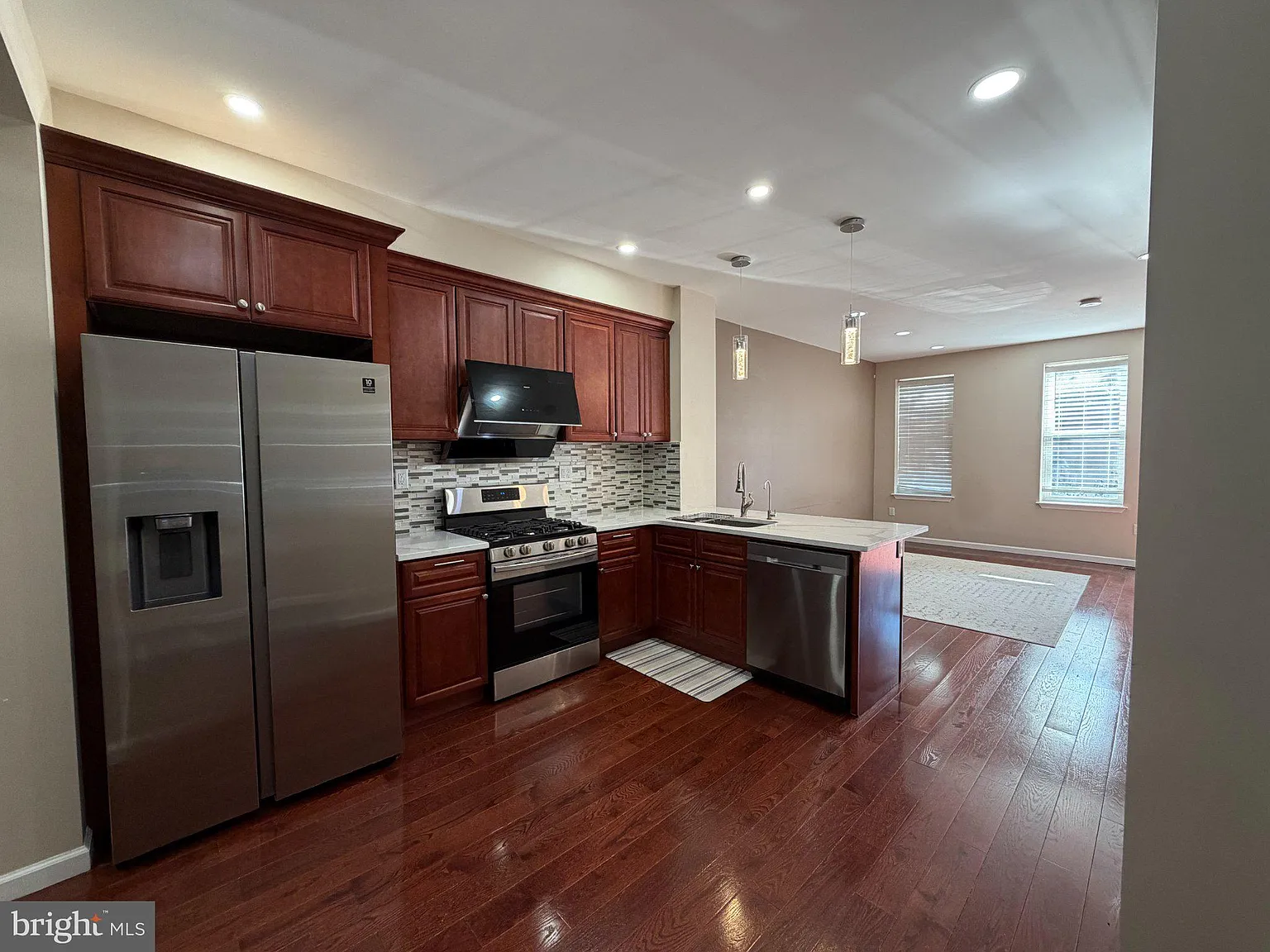 3 bed, 2.5 bath, 1952 sqft, $3,000 — Photo 3
