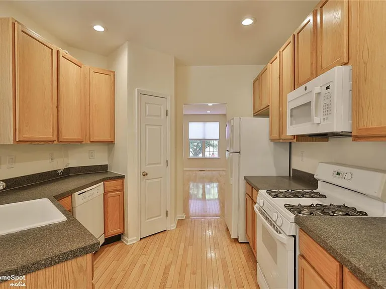 8149 Cross Creek Cir — Photo 10