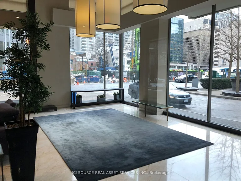 18 Yorkville Ave #2105 — Photo 12