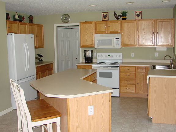 3rd image of 35128 Saddle Creek Dr