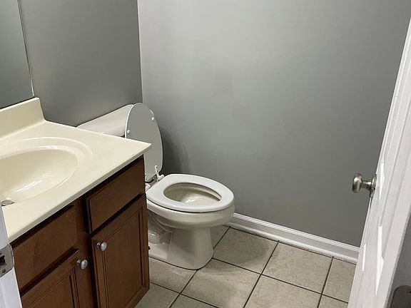 3rd image of 118 Lowell Ct