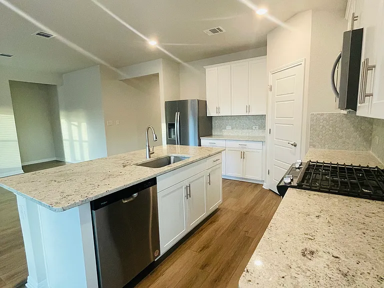 17604 Pepperwood Cv — Photo 2