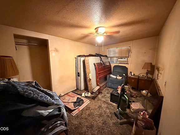 5th image of 411 SE L St