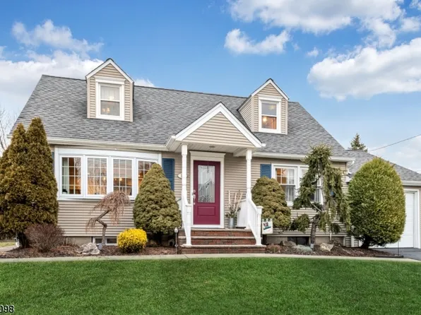 15 Sandra Dr, Totowa Boro, NJ 07512
