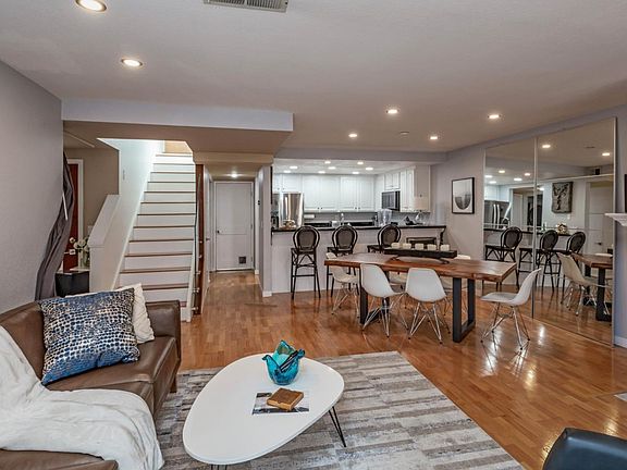 3rd image of 1374 Keenan Way