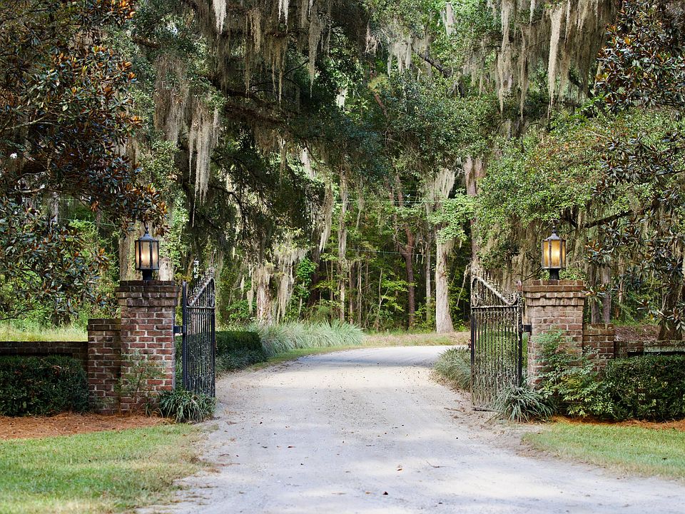 19th image of 1451 River Rd