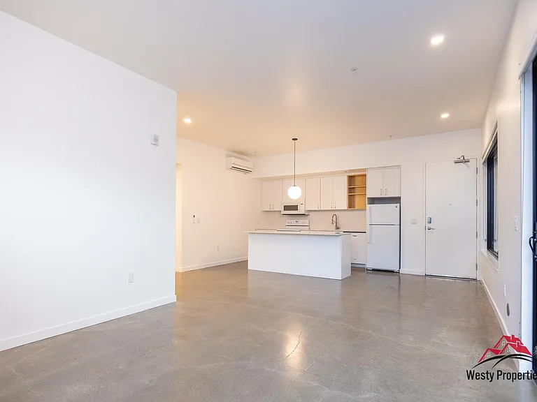 4526 NE 42nd Ave #106 — Photo 13