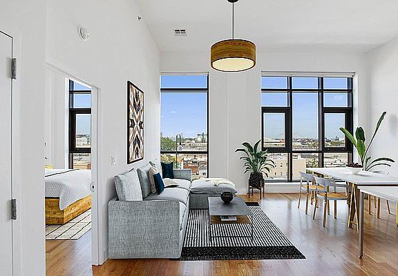 3rd image of 305 McGuinness Blvd APT 5C