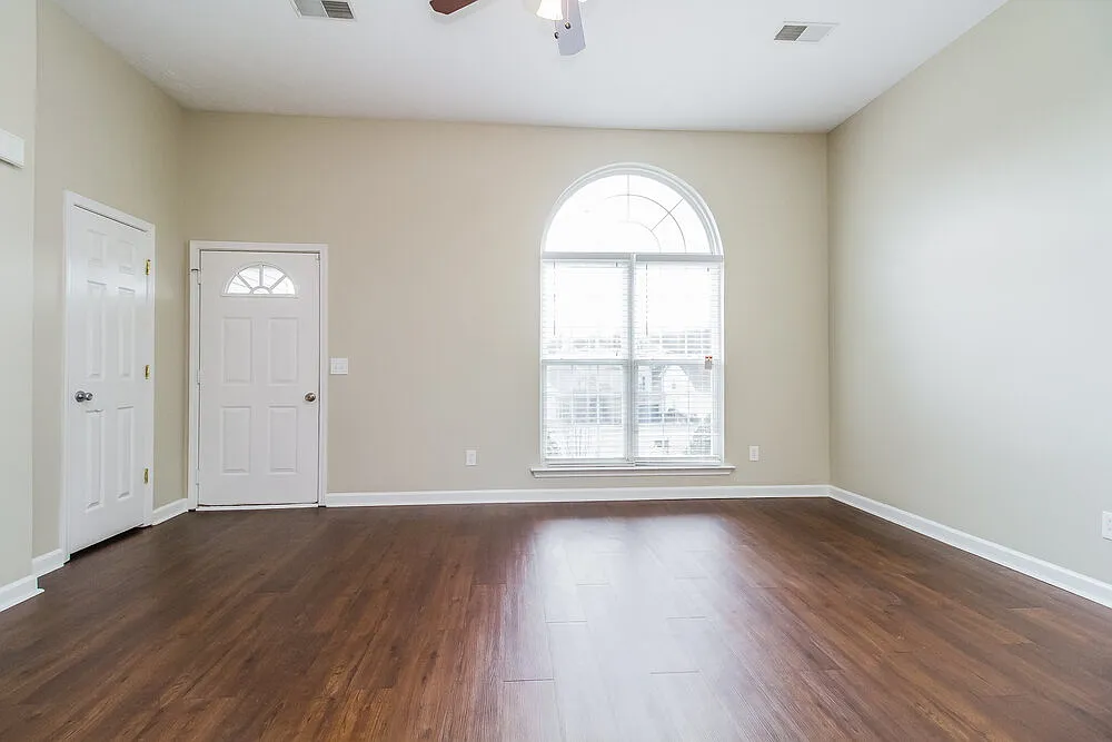 3 bed, 2.5 bath, 1688 sqft, $2,250 — Photo 2