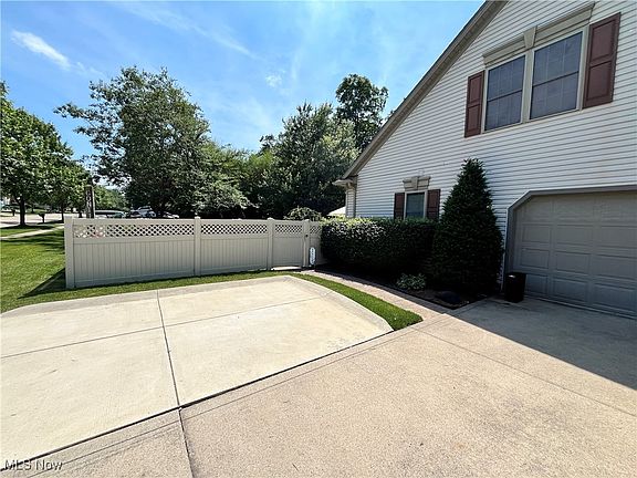 5th image of 604 Continental Dr