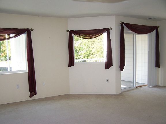4th image of 1318 37th St Unit 1210