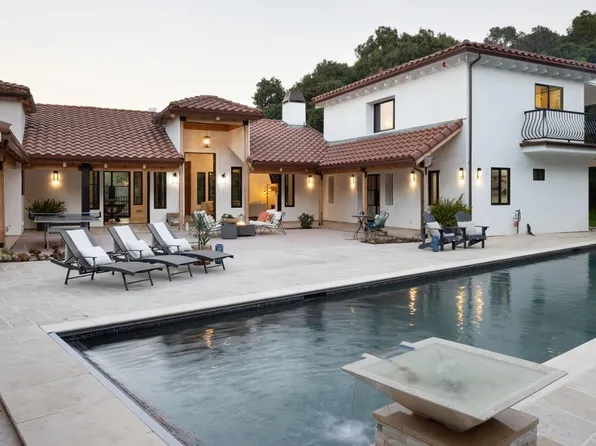 372 Corral De Tierra Rd, Salinas, CA 93908