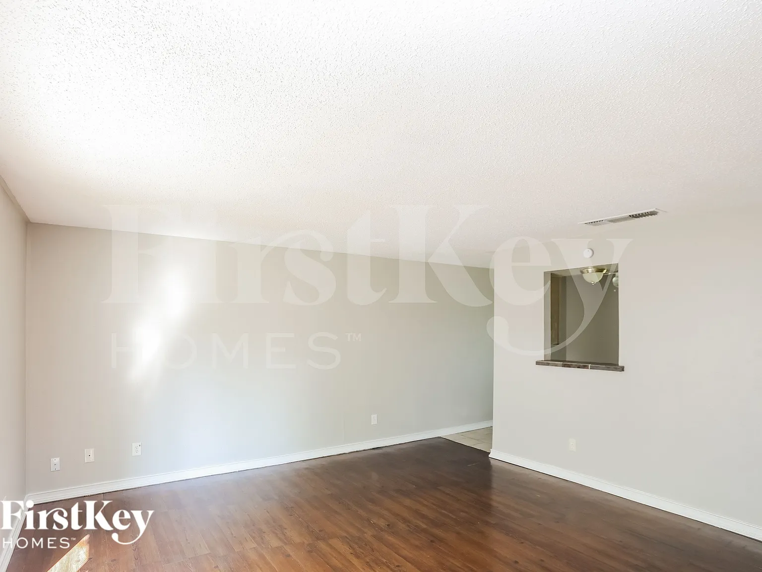 3 bed, 2.0 bath, 1128 sqft, $1,720 — Photo 4