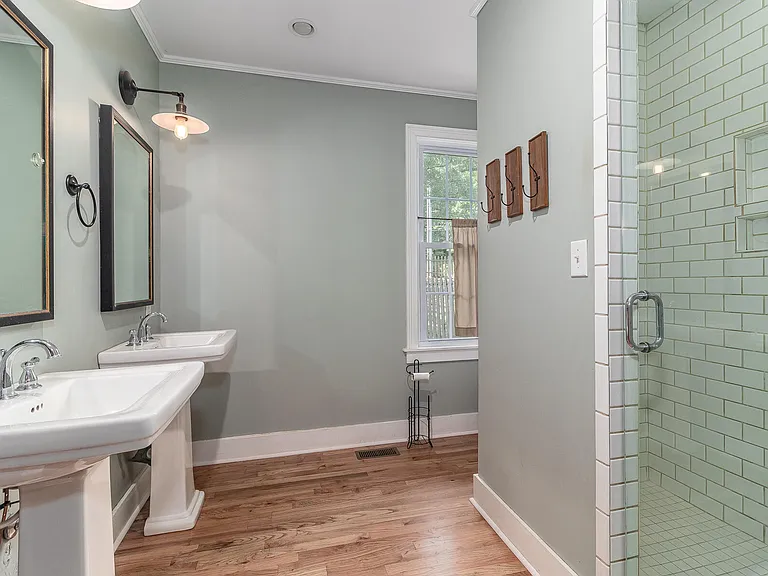 703 Hickman Rd — Photo 13