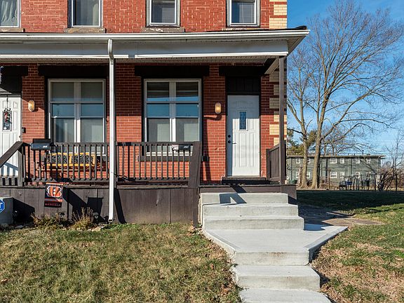 3rd image of 529-531 Kelton Ave